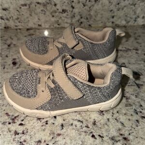 Toddler kids Carter’s size 9 Tan/Gray tennis shoe